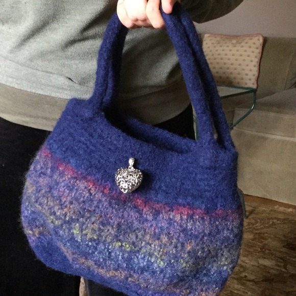 Handmade bag with heart charm and snap shut - Picture 1 of 3